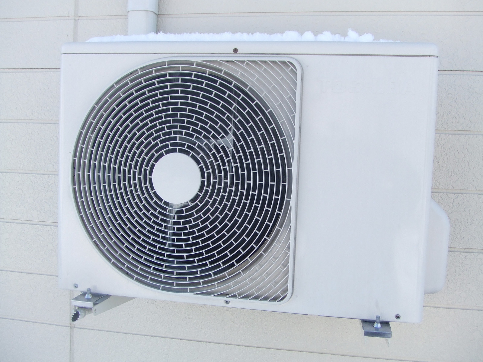 エアコンの室外機の盗難が多発中です つなぐ とめる 締結部品の企画製造 シグテックファスナー