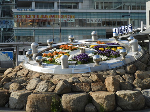 四国 123 JR高松駅前広場