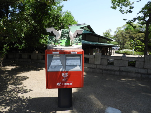 四国 010郵便ポスト上ツル