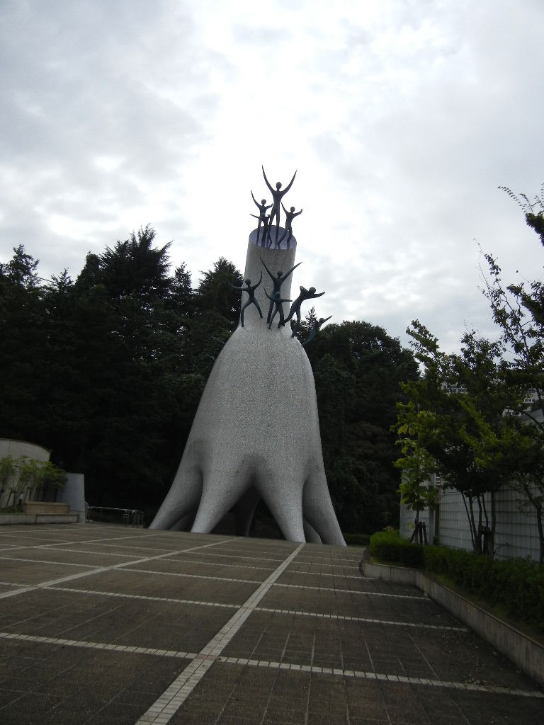 生田緑地 母の塔 岡本太郎 しいのみ日記