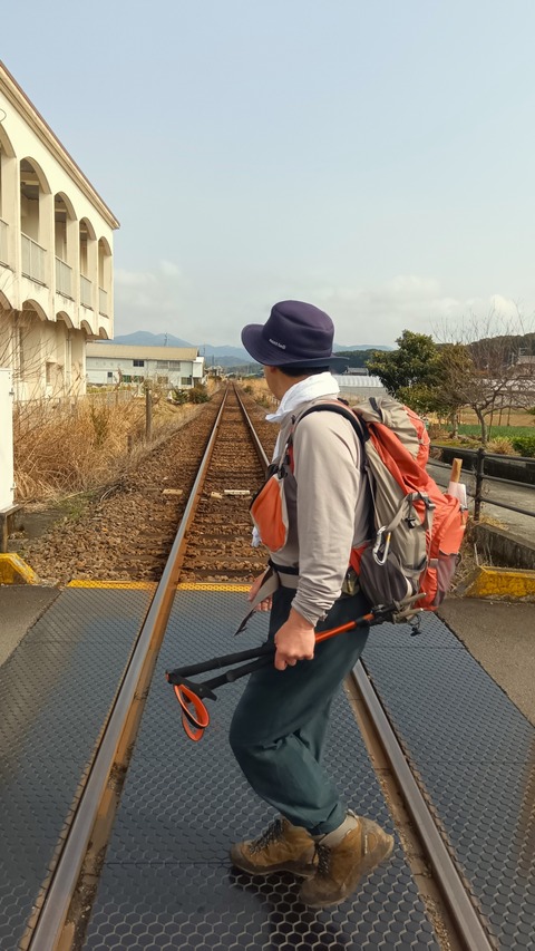 八丁山線路渡るA　250301103106004