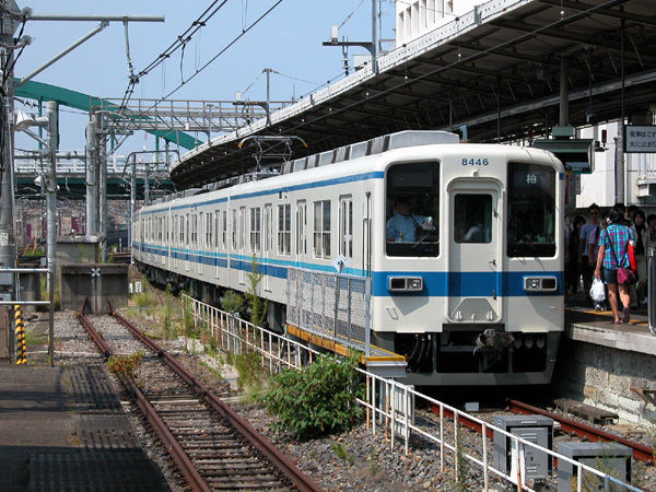 野田線8000系電車今昔 大宮駅京浜東北ホーム先端より Moon Express
