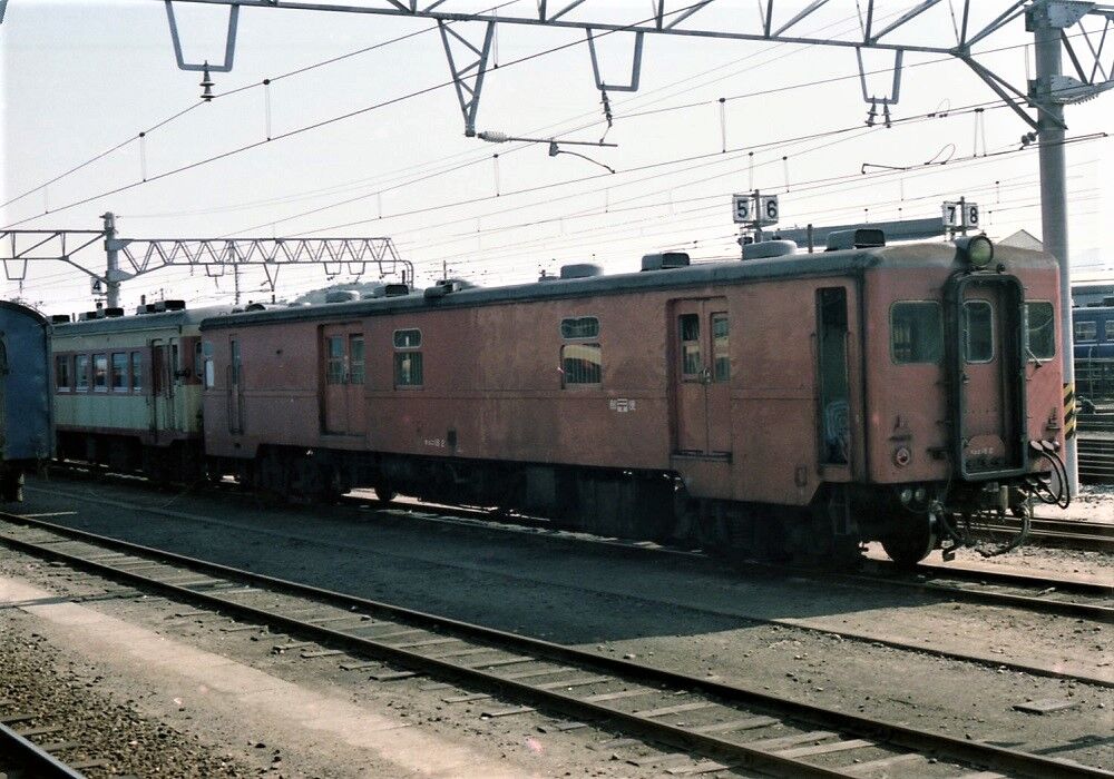 キユニ18形連結した気動車普通列車 （1982年3月） : Silence Express