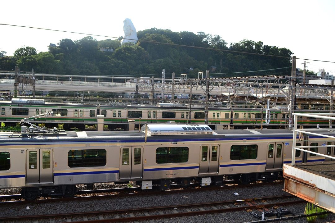 横須賀線e235系1000番台 大船到着 Silence Express