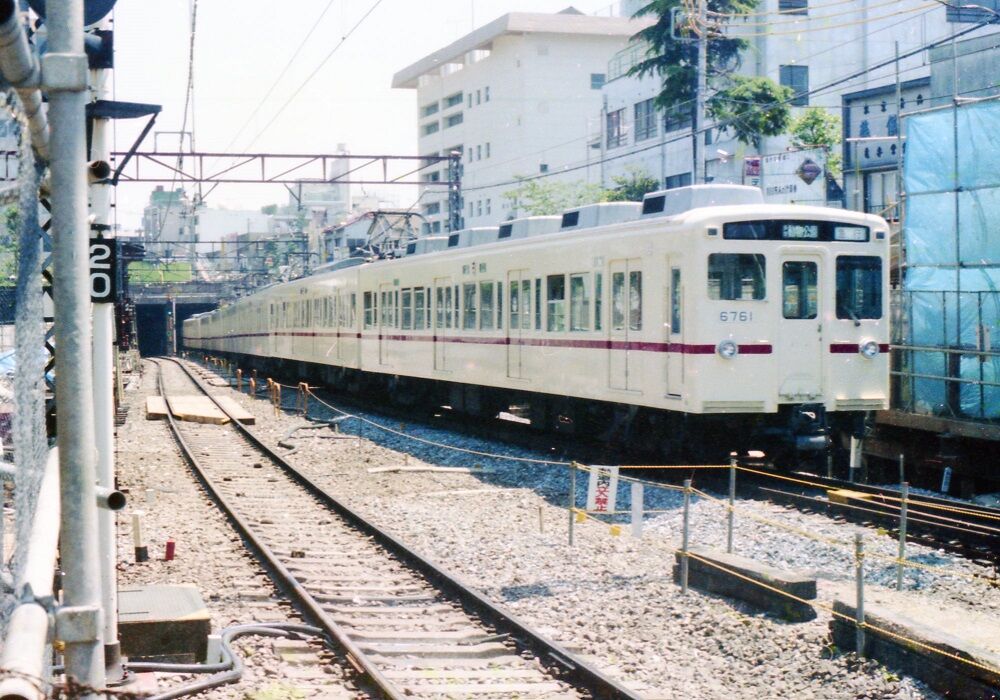 40年前の京王線 初台のトンネル出口 1980年5月 Silence Express 40年前の京王線 初台のトンネル出口 1980年5月 Silence Express