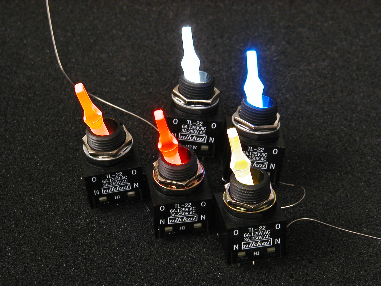 インテリアに最適 光るスイッチ シリコンハウスへようこそ