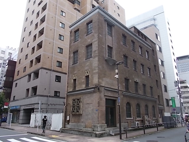 間もなく解体になる神保町ビル別館 旧 相互無尽会社 Estacao Central 避難小屋