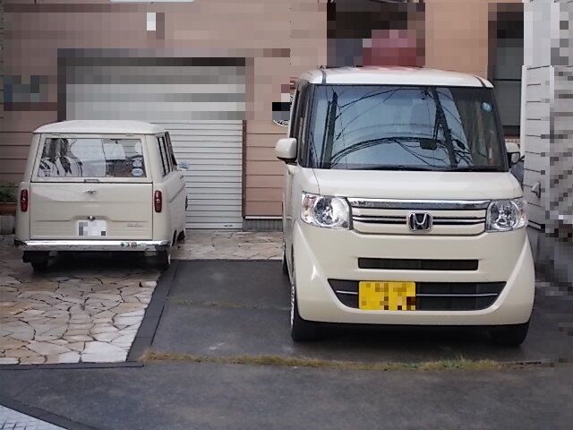 大きさが全然違うけど どちらも軽自動車です Estacao Central 避難小屋