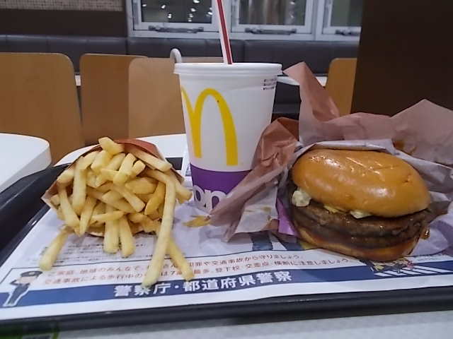 昨晩は夜マックやけ食い Estacao Central 避難小屋 昨晩は夜マックやけ食い Estacao Central 避難小屋