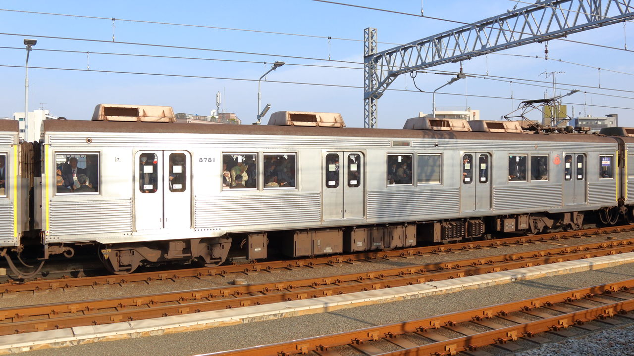 東急8500系　素人塗装品　8619Fタイプ 形式写真集】東急8500系 8619F : 銀色電車研究室 ＠nano factory