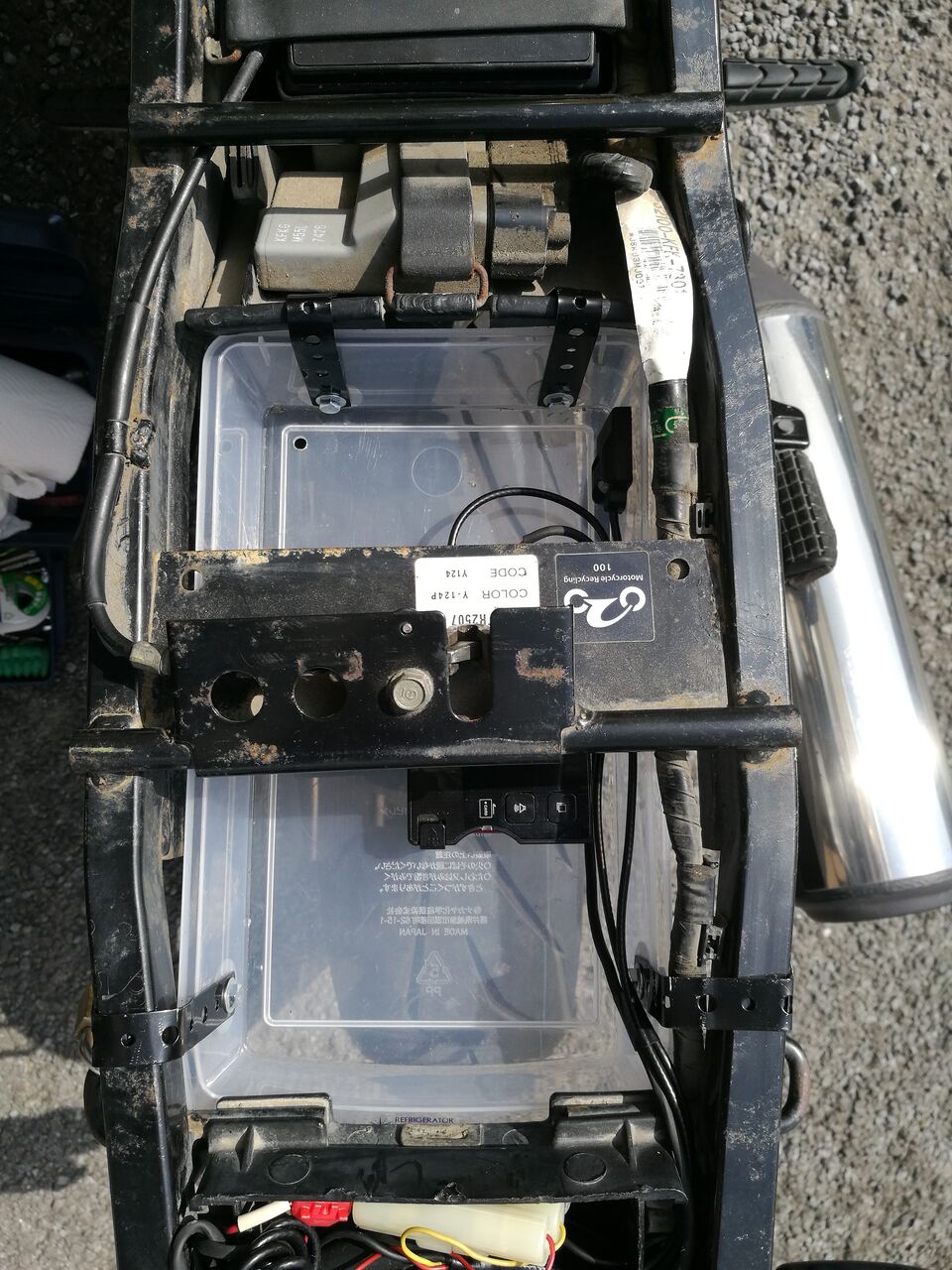 Vtr250のシート下収納を自作する 破壊活動報告 仮 Vtr250のシート下収納を自作する 破壊活動報告 仮