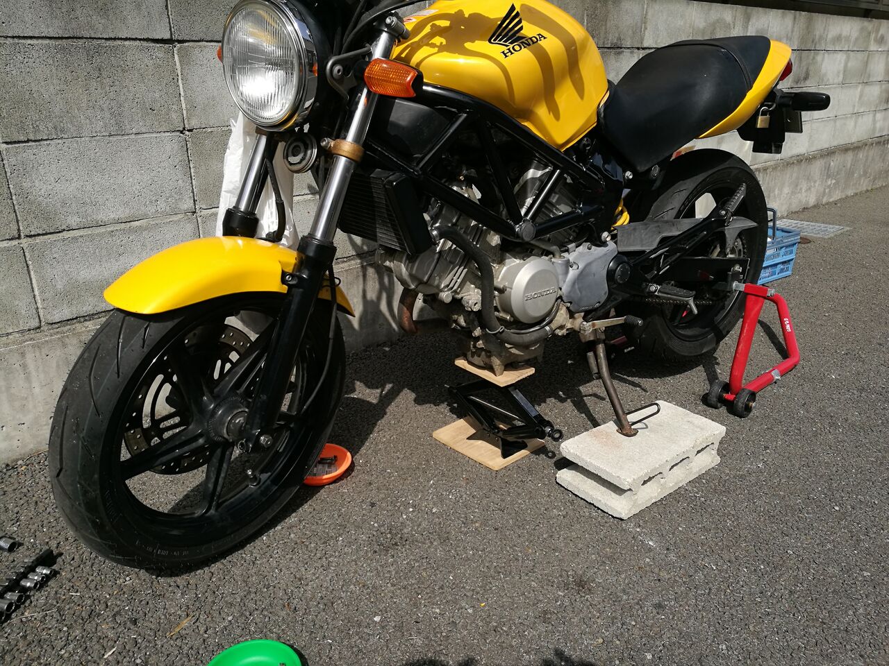 Vtr250の前輪をジャッキアップする 破壊活動報告 仮 Vtr250の前輪をジャッキアップする 破壊活動報告 仮