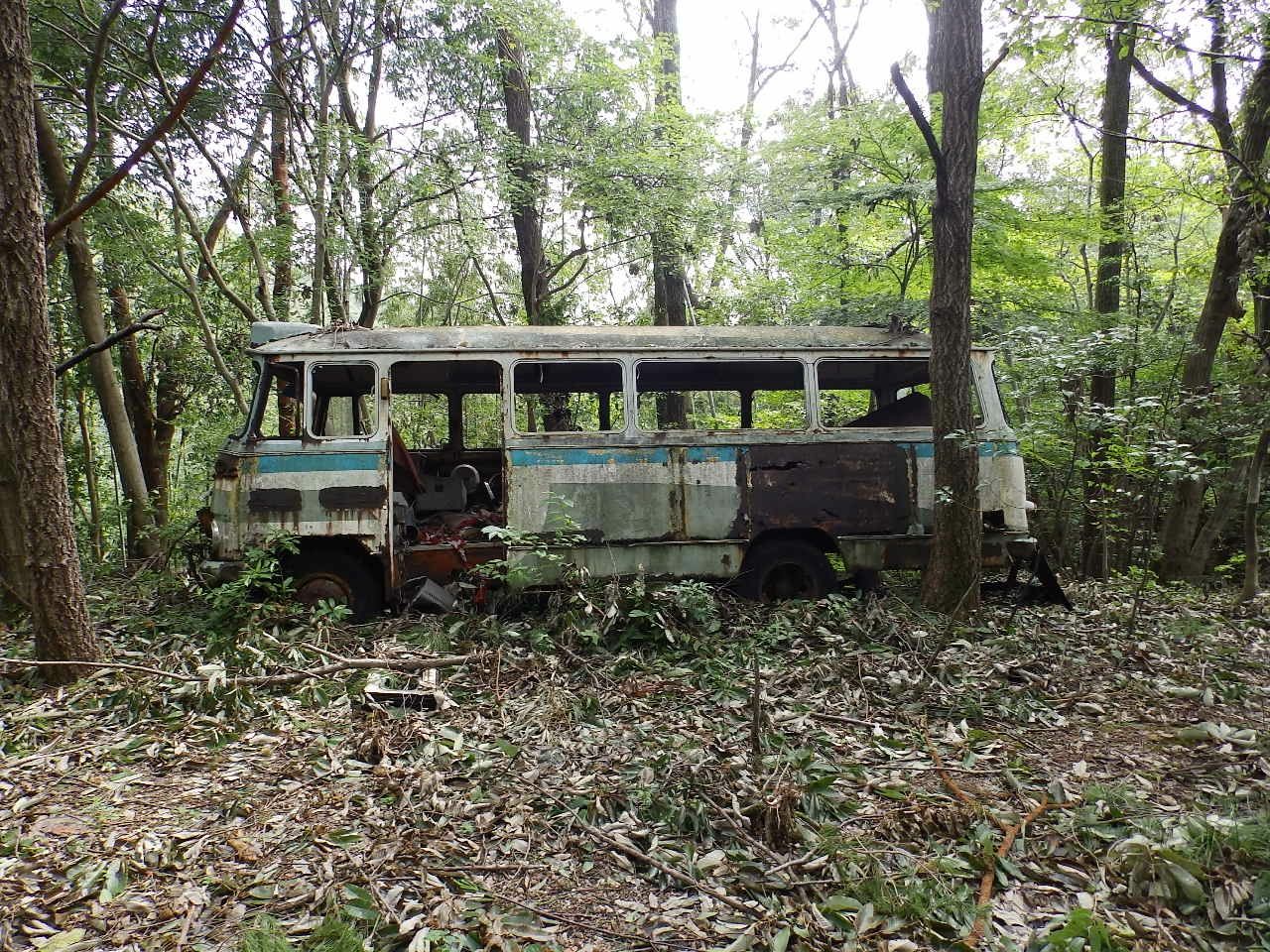 ホラブロ 岐阜県廃墟 古津楽苑 ホワイトスラムの廃バス