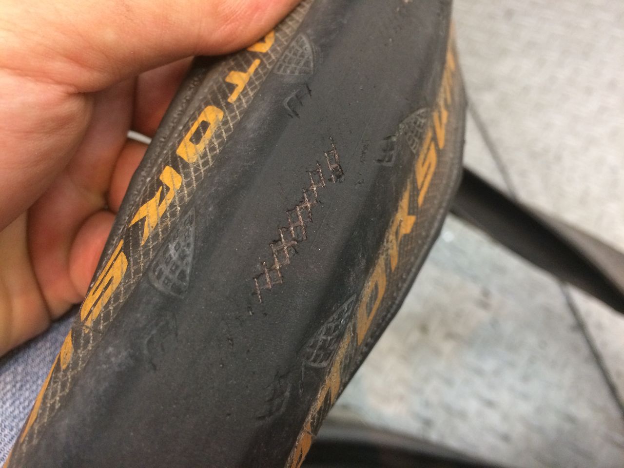 ゴムの下のアミアミのさらに下 丈夫なタイヤの秘密 ｓｉｍｉｚｕ ｃｙｃｌｅのブログ