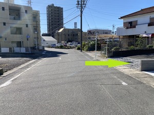 本店裏の道(南に向かう)
