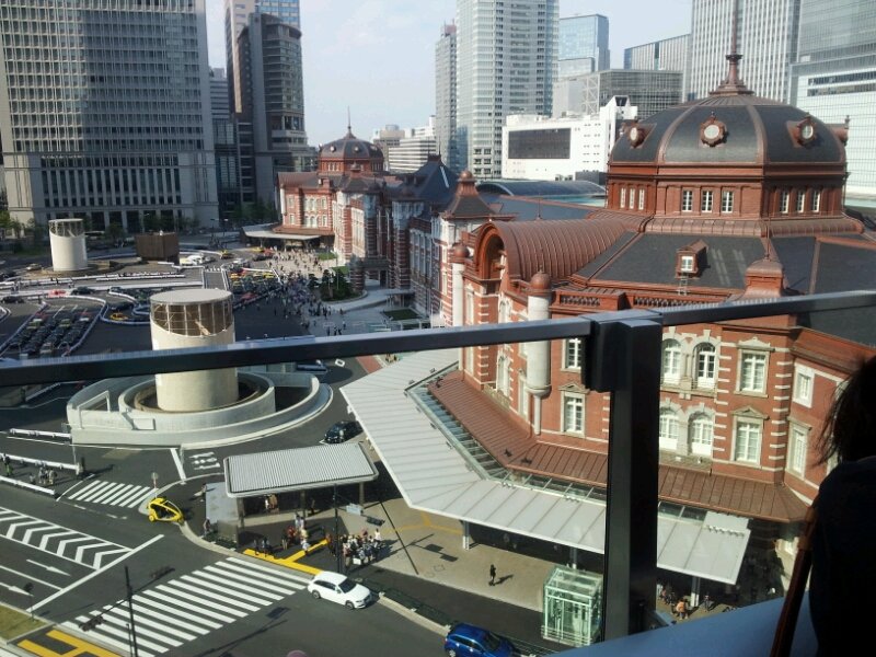 東京駅丸の内駅舎と 八重洲口 大丸のつばめグリル That S It