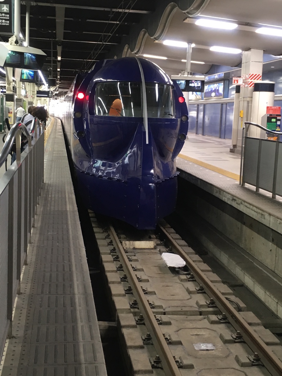 南海難波駅でラピートを見る That S It 南海難波駅でラピートを見る That S It