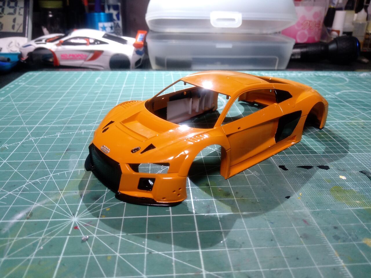 ミニッツのボディ塗装 Audi R8 LMS 2015【MZN189】DAY3 : しん