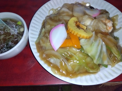 五目やきそば　８５０円