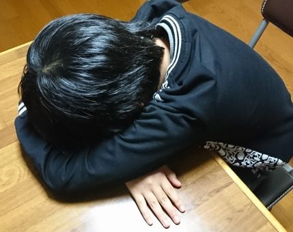 行き過ぎたsns 女子中学生に暴行する いじめ動画 犯人特定 と個人情報まで瞬時に拡散 Sinderera5 経済ニュースそうなんだ24時