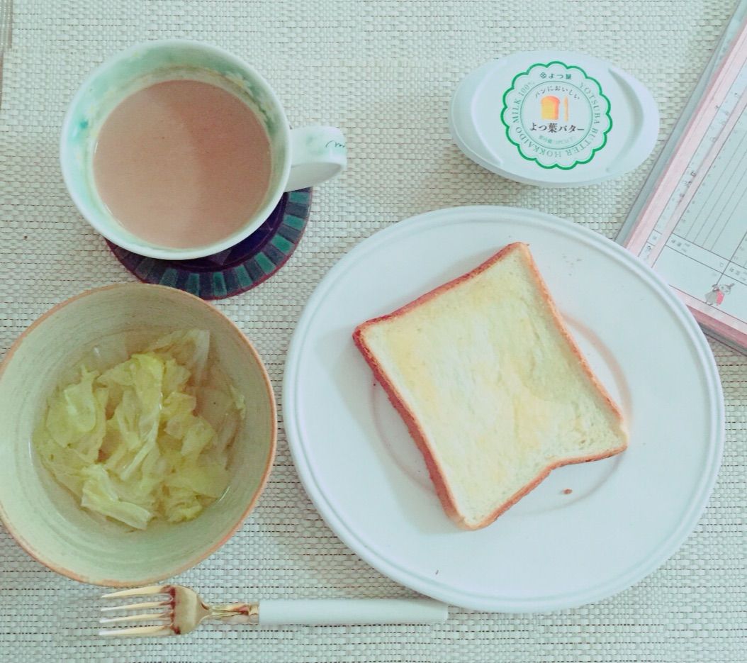 朝ごはんはやっぱりパンとコーヒーです 明日のことは 明日にしましょうよ 朝ごはんはやっぱりパンとコーヒーです 明日のことは 明日にしましょうよ