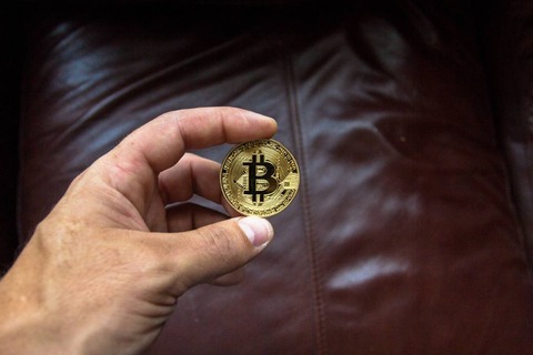 bitcoin-blockchain-close-up-844125_c