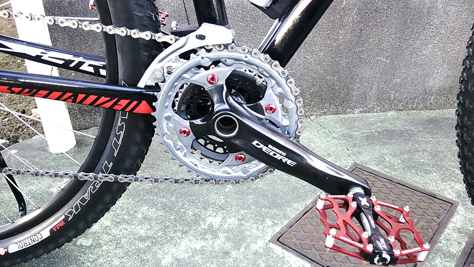 自転車チェーンリングからクランク外す