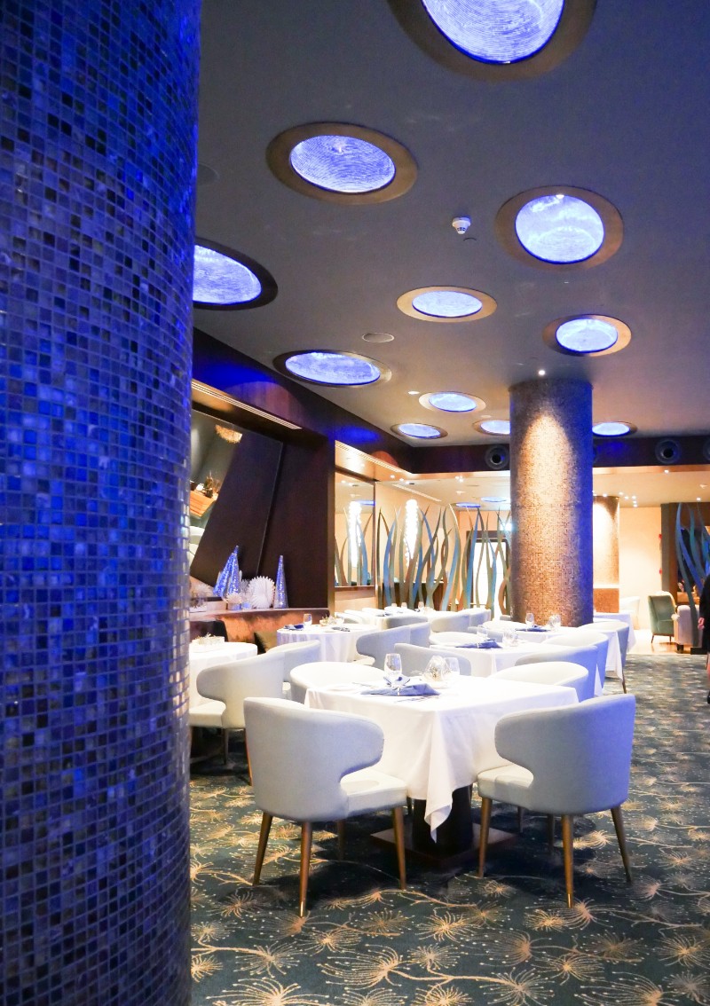 グルメ Ocean Restaurant By Cat Cora 世界最大級の水槽の目の前でコース料理を楽しんでみた おまる部長はシンガポール生活中です グルメ Ocean Restaurant By Cat Cora 世界最大級の水槽の目の前でコース料理を楽しんでみた おまる部長はシンガポール生活中です