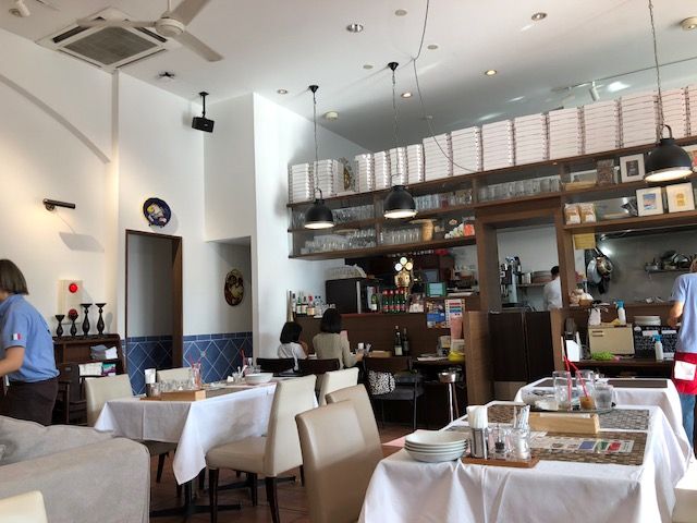 18ラルバ店内