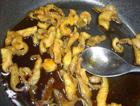 鶏皮ピザ (8)