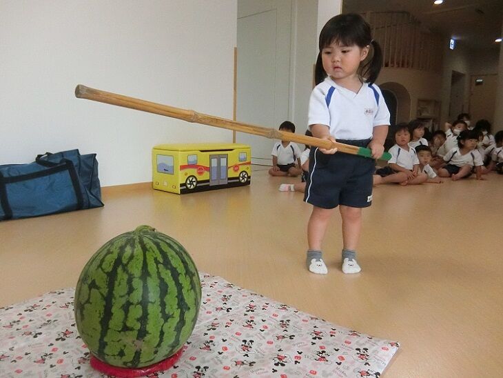 心光こども園のブログ スイカ割り