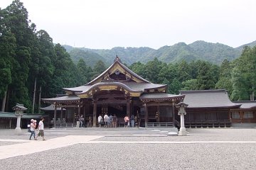 弥彦神社
