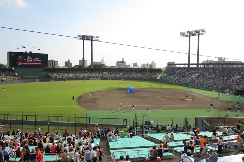 スタジアム：長良川球場