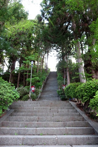 横山八幡宮階段