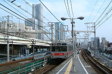 東急高島町駅