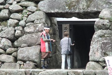 鶴ヶ城入口