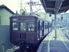 (ホームとクモハ12)