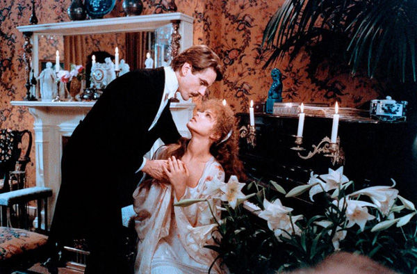 スワンの恋 [DVD] ジェレミー・アイアンズ, オルネラ・ムーティ (出演), フォルカー・シュレーンドルフ (監督) Amazon.co.jp: スワンの恋 [DVD] : ジェレミー・アイアンズ