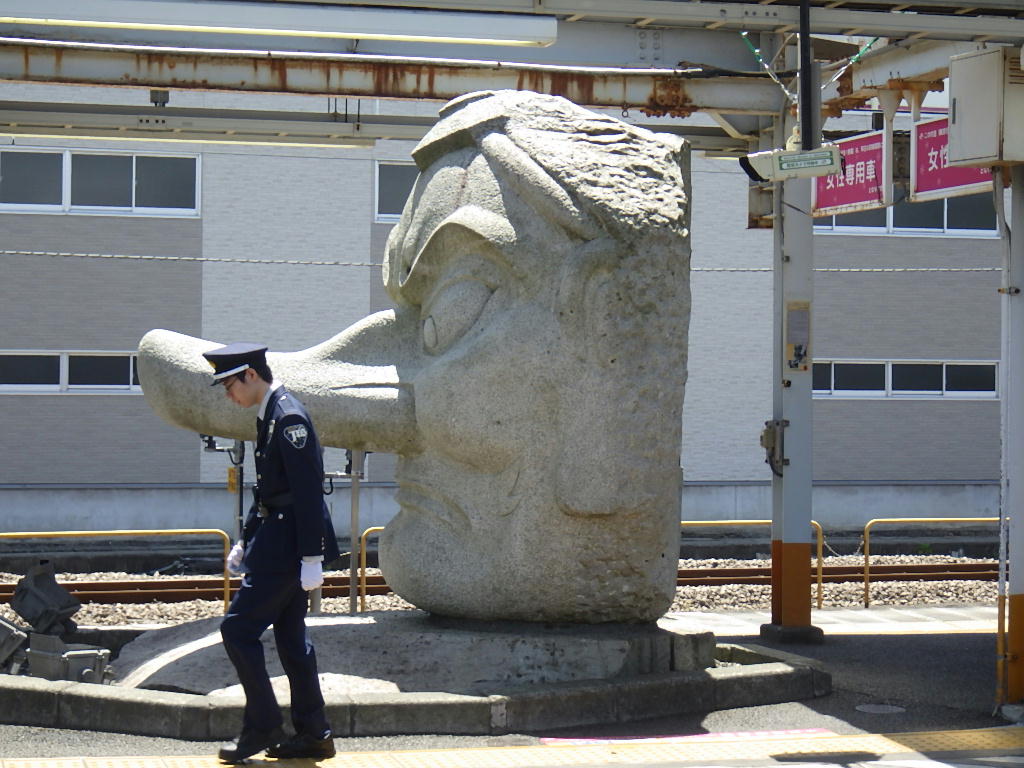 Jr高尾駅の天狗の顔 しらちゃん日記 Jr高尾駅の天狗の顔 しらちゃん日記