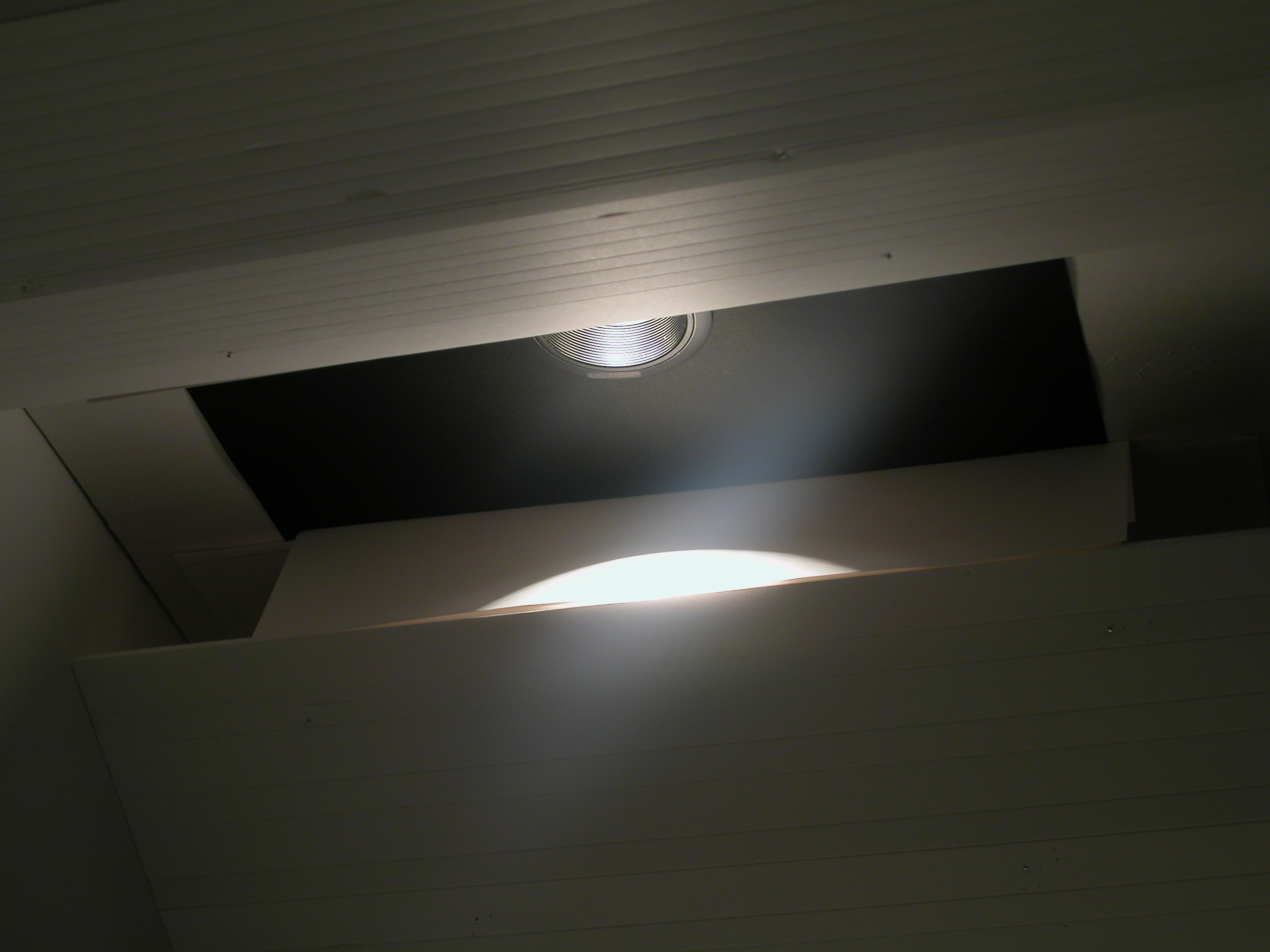 スリットに器具を納めたい 照明デザインの世界