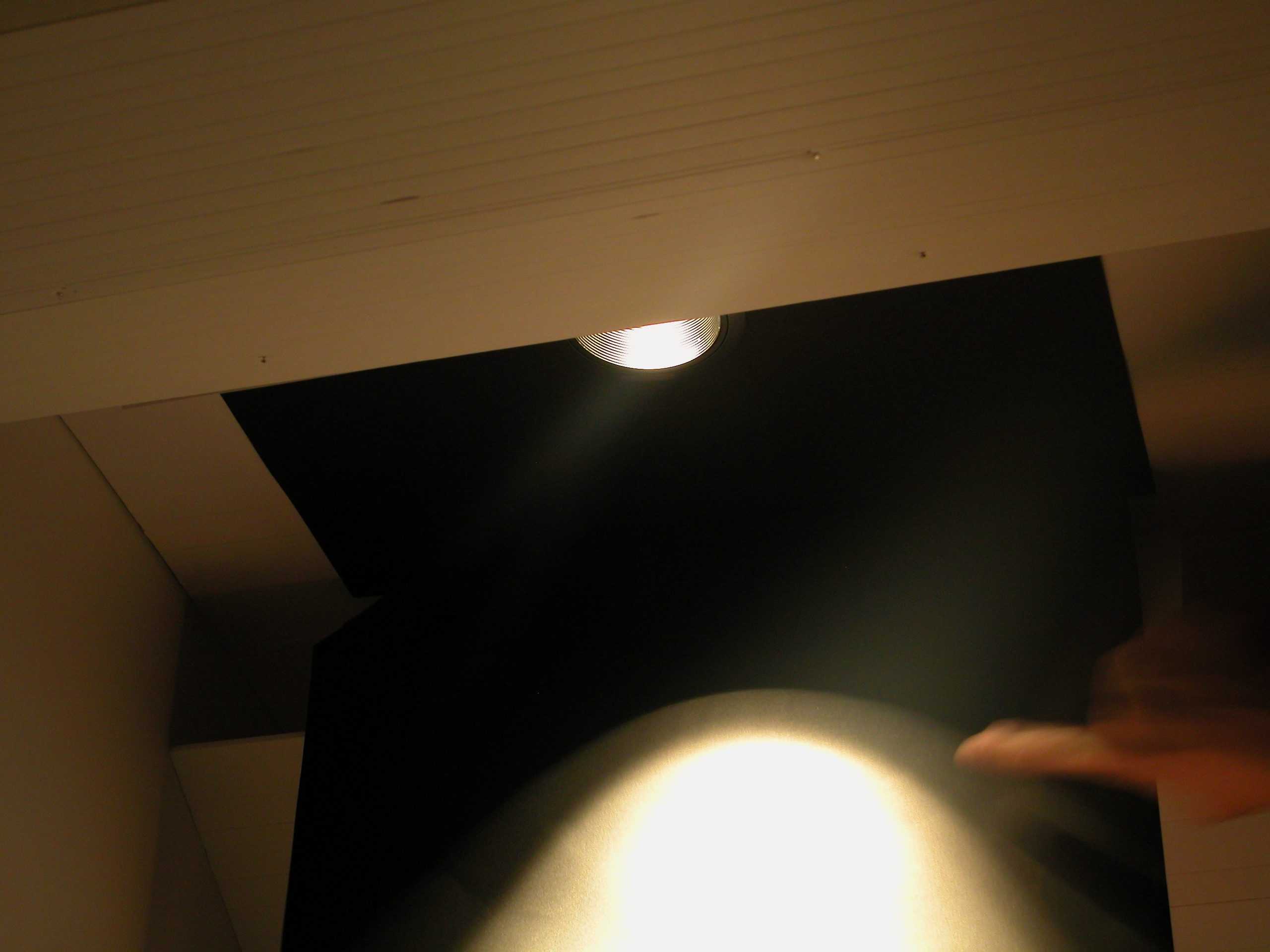 スリットに器具を納めたい 照明デザインの世界