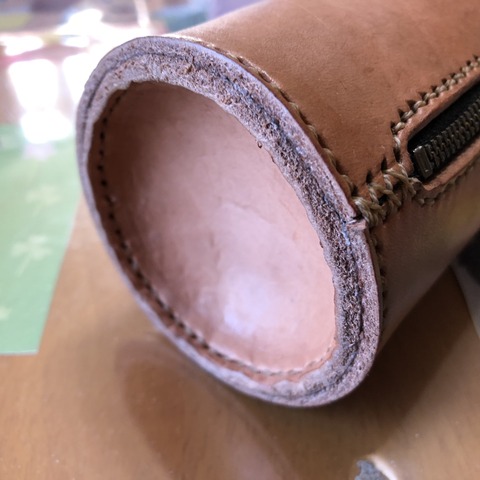 CB缶用革カバーの底部