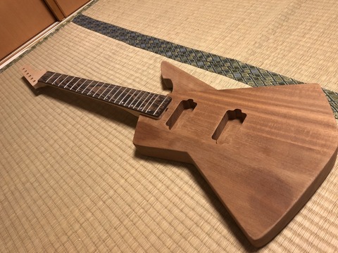 作りかけのギター