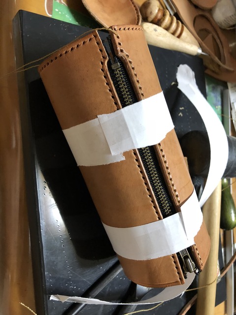 CB缶用革カバーの製作過程