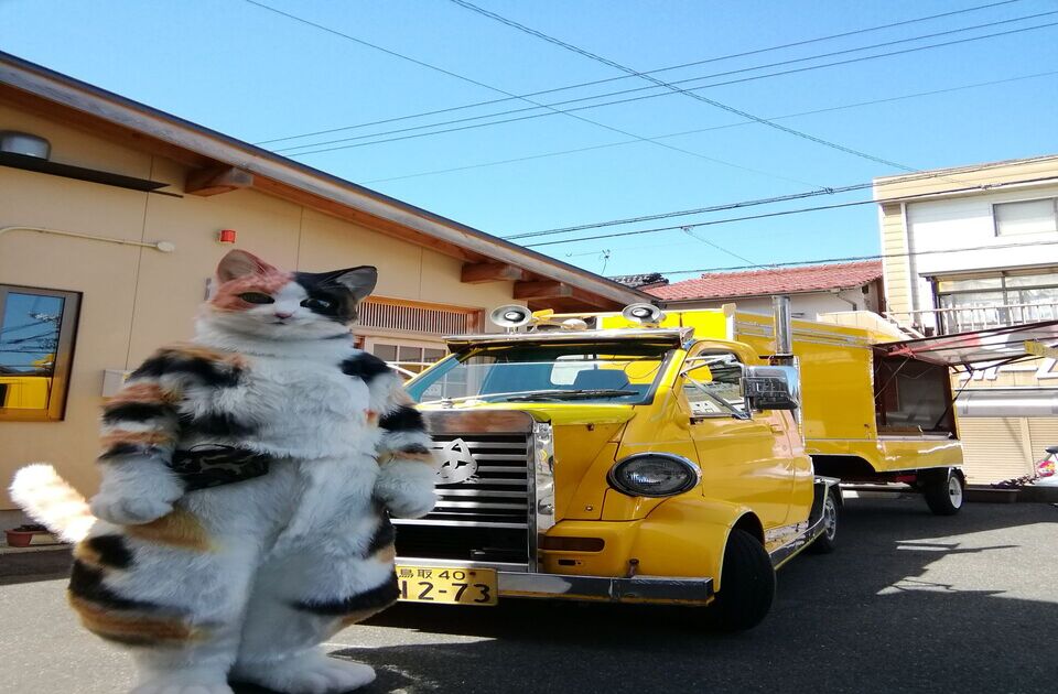 猫のラーメン屋さん、今は焼き芋屋さん、山田三毛猫 - 猫のバイクいじり