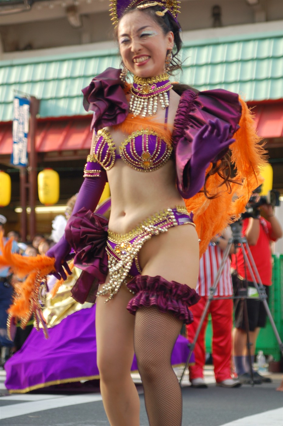 ポロリ サンバ サンバダンスやベリーダンスは最高にエロい! : 胸チラ&ブラチラは芸術だ!