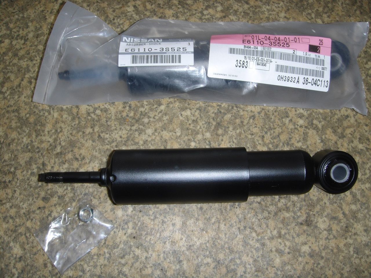 フロントショックアブソーバー ブッシュの交換費用 ダットラめざせ61万