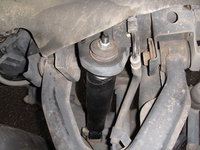 フロントショックアブソーバー ブッシュの交換費用 ダットラめざせ61万