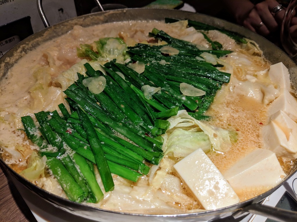 お汐井 絶品モツ鍋と名物とろ玉ごはんでテンション爆上がり 神泉 雪