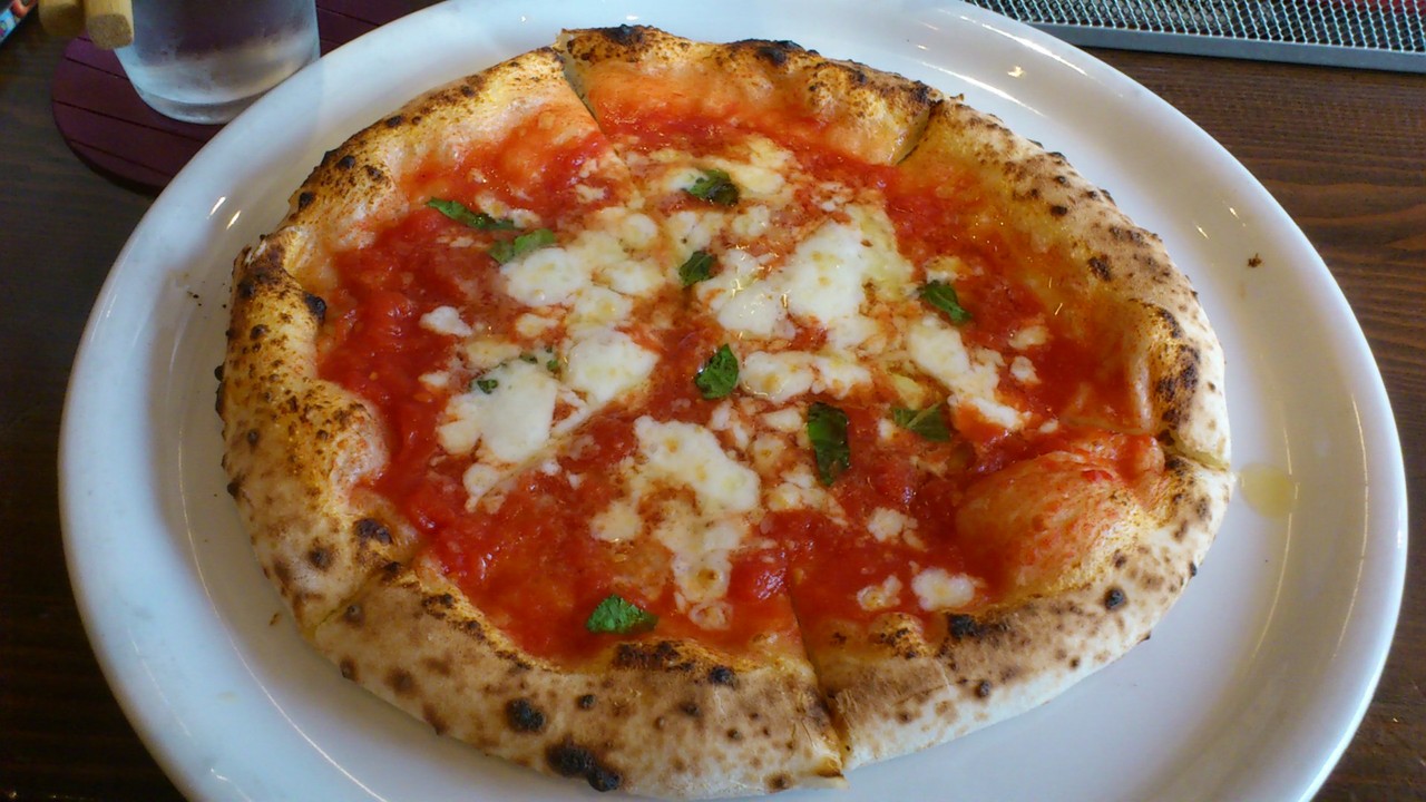 本格ピザが680円 西新宿の隠れ家ピザ屋さん 雪